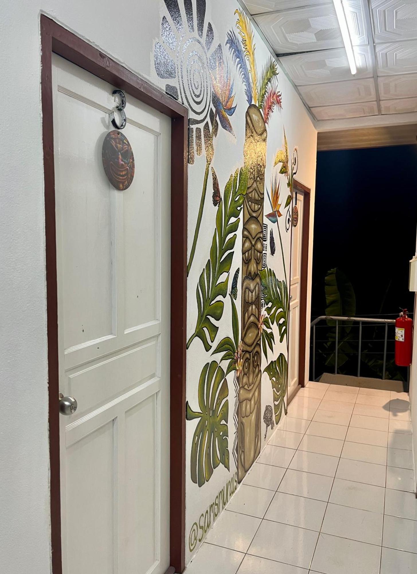 Tiki Tribe Bar & Hostel 涛岛 外观 照片